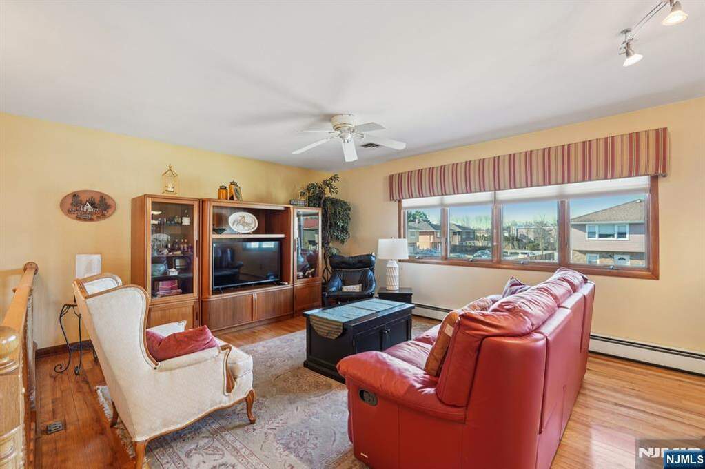 4 Bedroom Single Family Home/House's Image 14