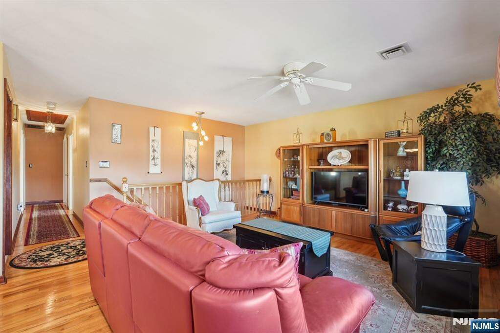 4 Bedroom Single Family Home/House's Image 17
