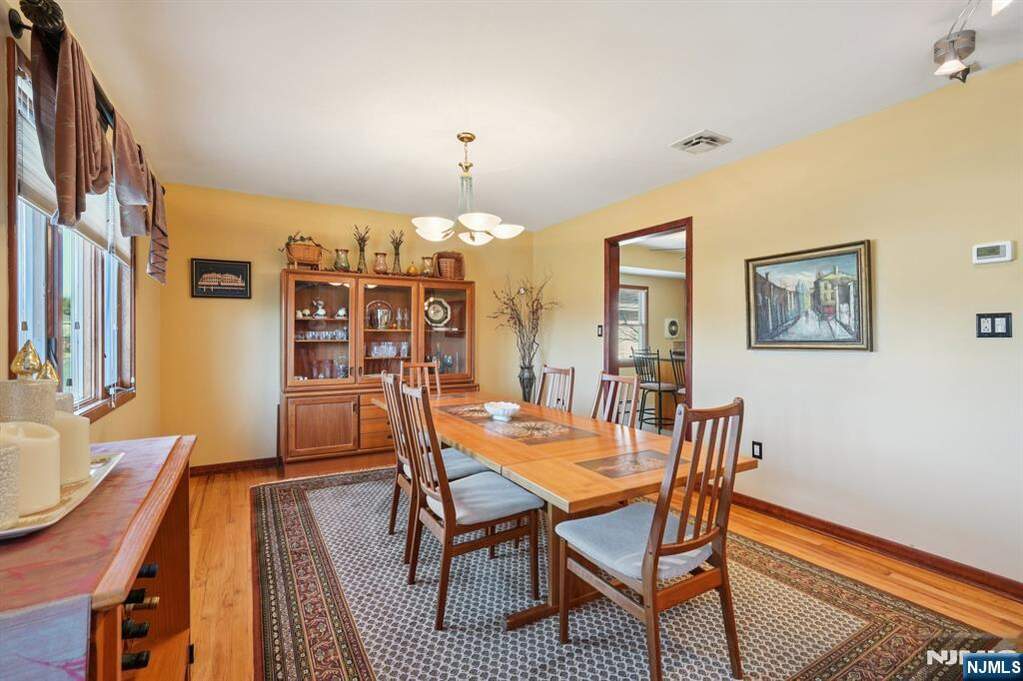4 Bedroom Single Family Home/House's Image 18