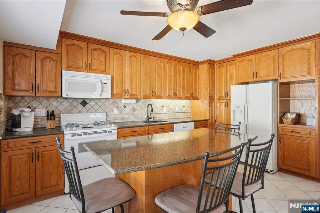 4 Bedroom Single Family Home/House's Image 27