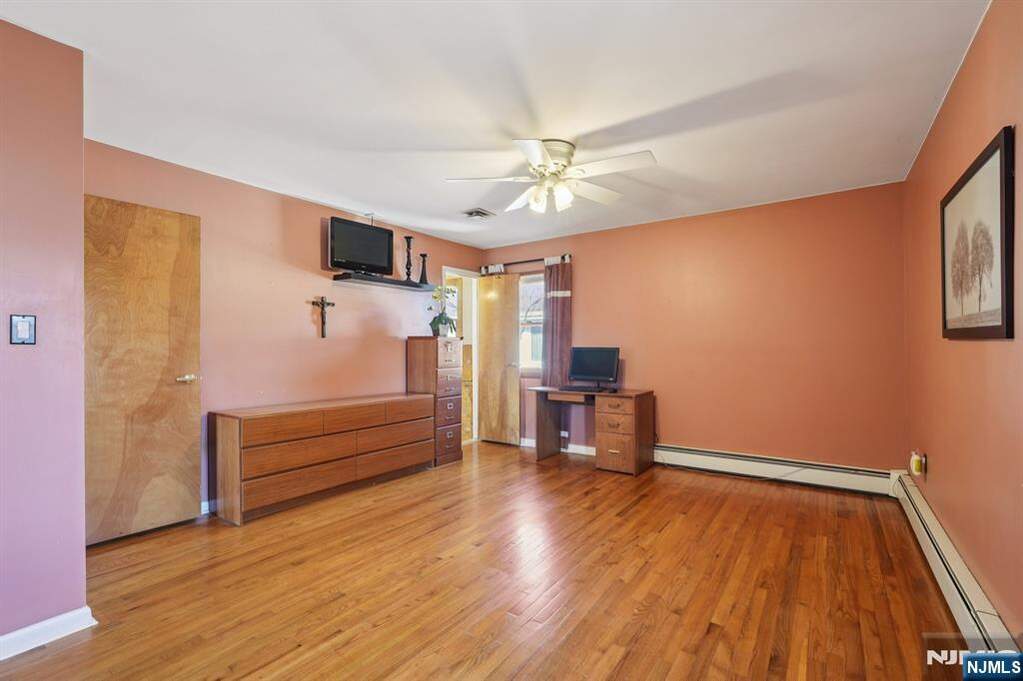 4 Bedroom Single Family Home/House's Image 37
