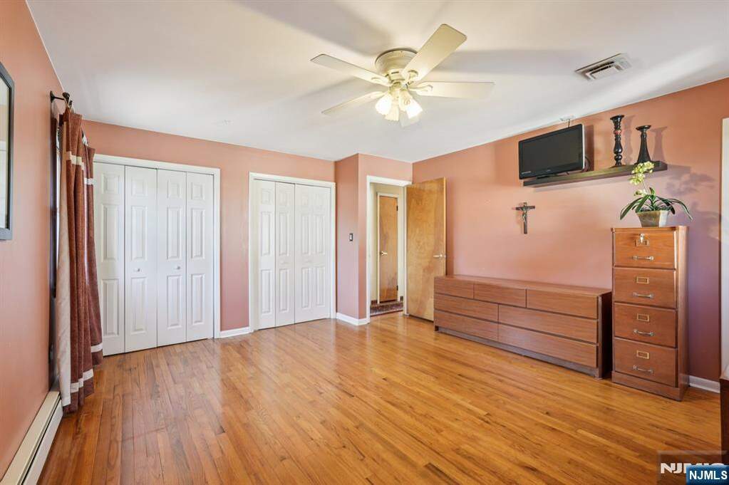 4 Bedroom Single Family Home/House's Image 38