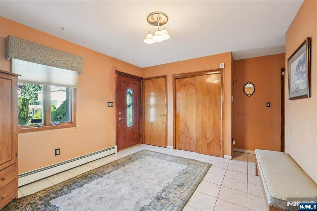 4 Bedroom Single Family Home/House's Image 3