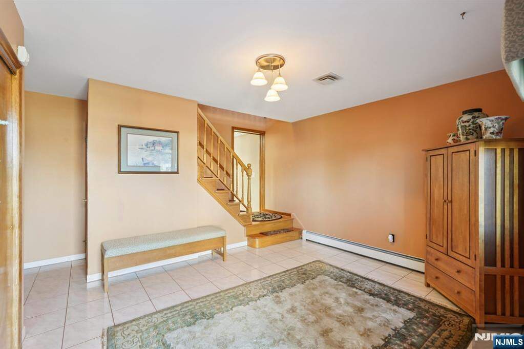 4 Bedroom Single Family Home/House's Image 4