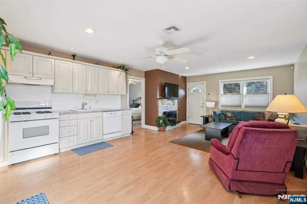 4 Bedroom Single Family Home/House's Image 5