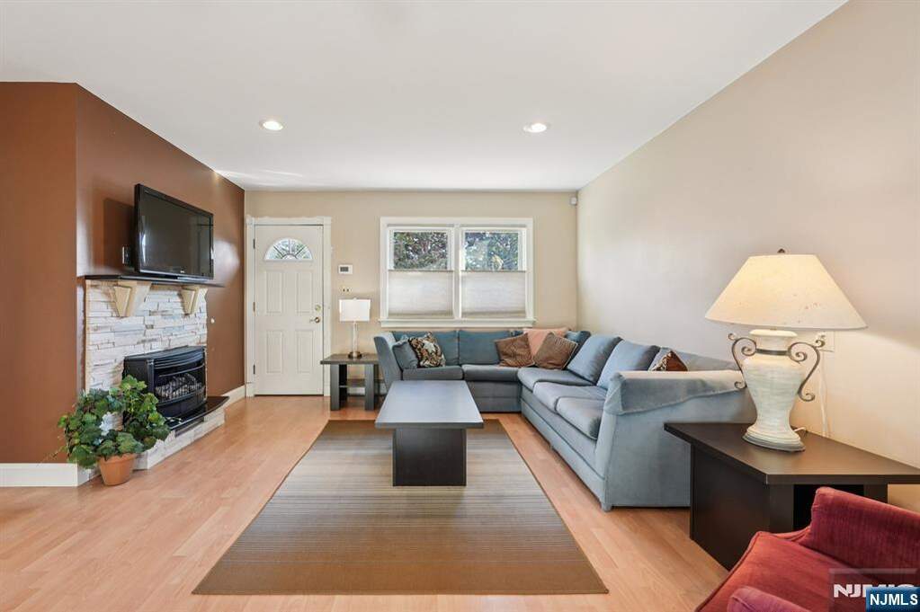 4 Bedroom Single Family Home/House's Image 6