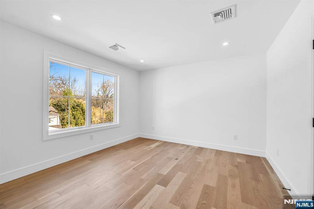 4 Bedroom Single Family Home/House's Image 20