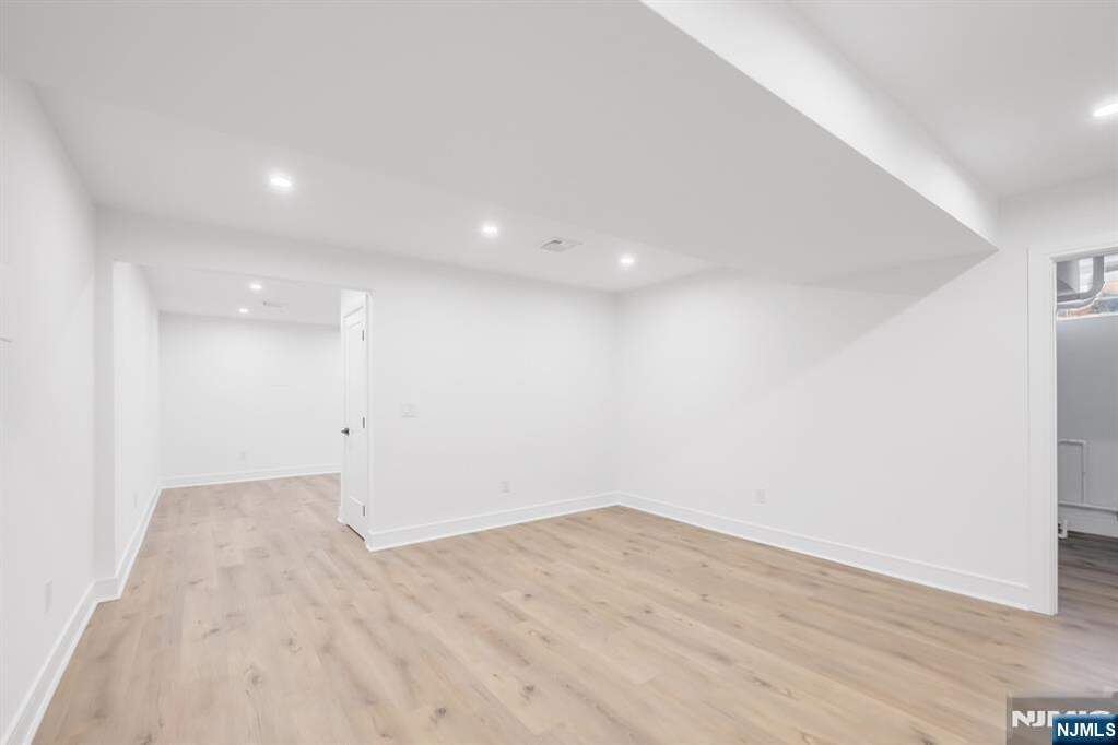 4 Bedroom Single Family Home/House's Image 32