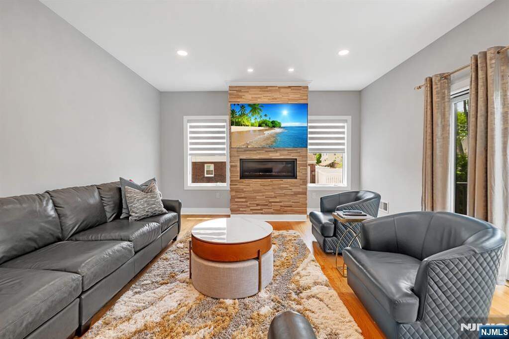 4 Bedroom Single Family Home/House's Image 16