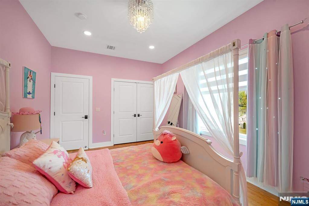 4 Bedroom Single Family Home/House's Image 27