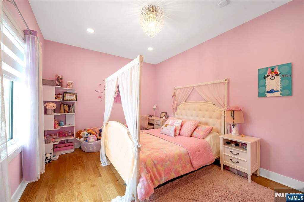 4 Bedroom Single Family Home/House's Image 28