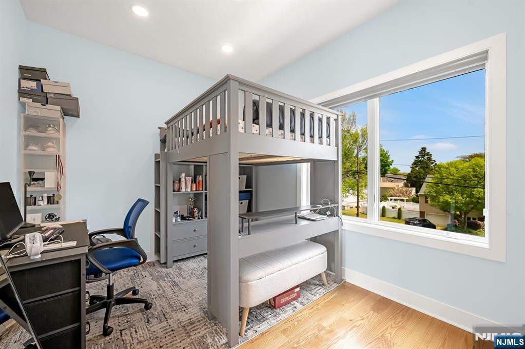 4 Bedroom Single Family Home/House's Image 29