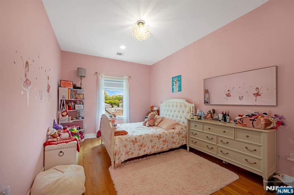 4 Bedroom Single Family Home/House's Image 32
