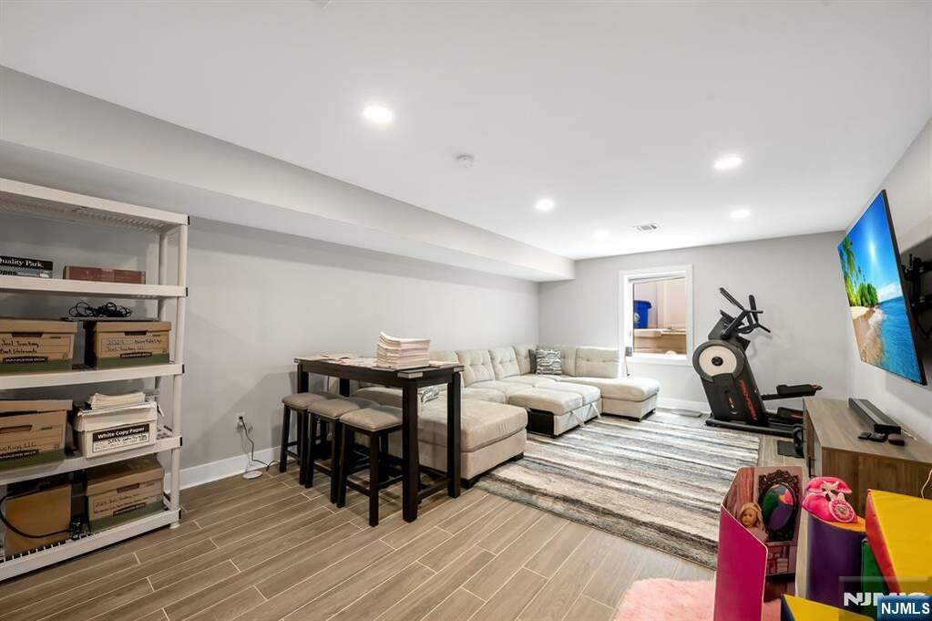 4 Bedroom Single Family Home/House's Image 36