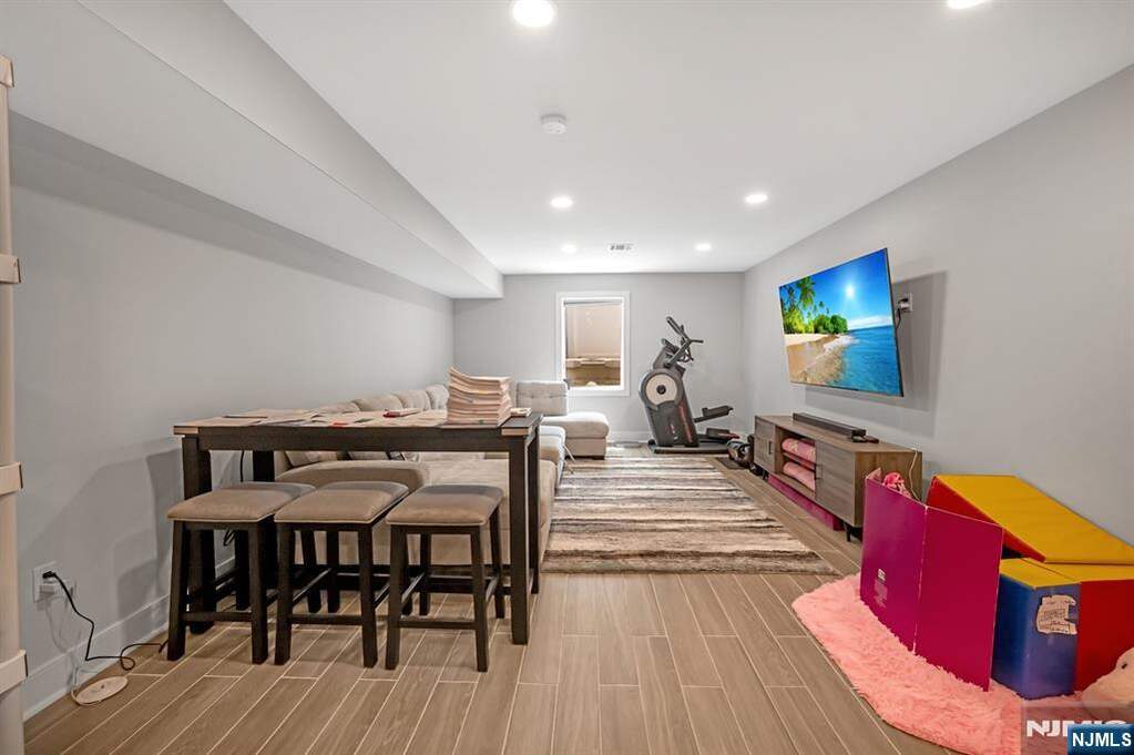 4 Bedroom Single Family Home/House's Image 37