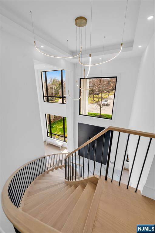 6 Bedroom Single Family Home/House's Image 21