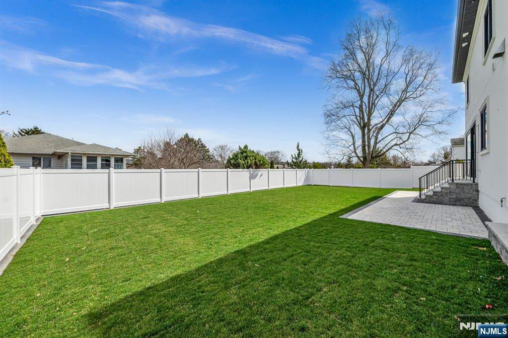 6 Bedroom Single Family Home/House's Image 47
