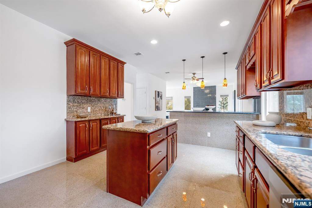 5 Bedroom Single Family Home/House's Image 15
