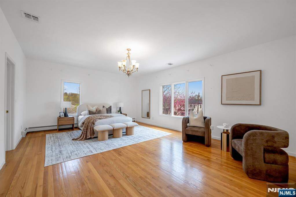 5 Bedroom Single Family Home/House's Image 21