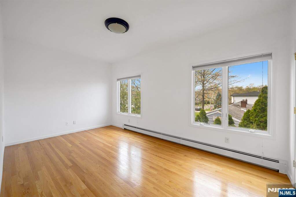 5 Bedroom Single Family Home/House's Image 31
