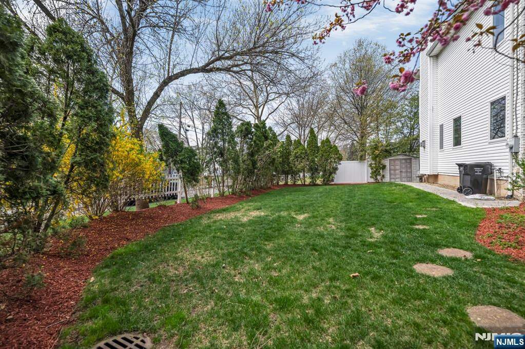 5 Bedroom Single Family Home/House's Image 37
