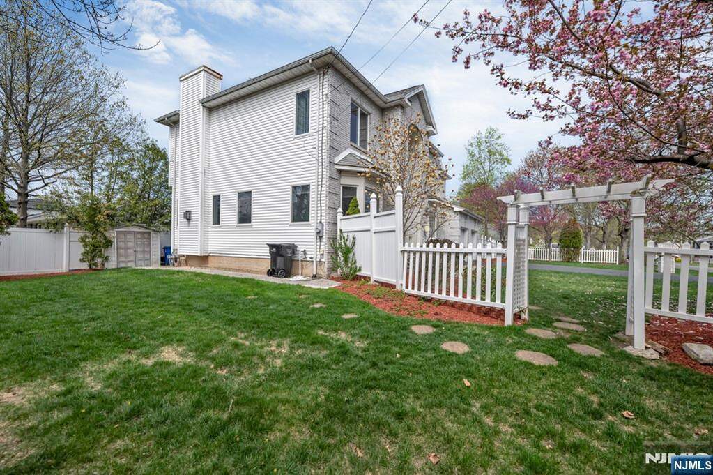 5 Bedroom Single Family Home/House's Image 39