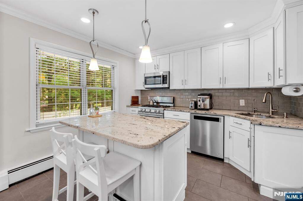 3 Bedroom Single Family Home/House's Image 11