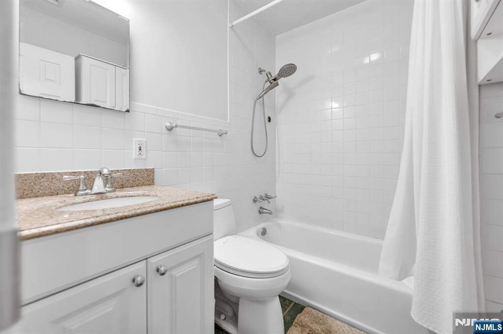3 Bedroom Single Family Home/House's Image 27