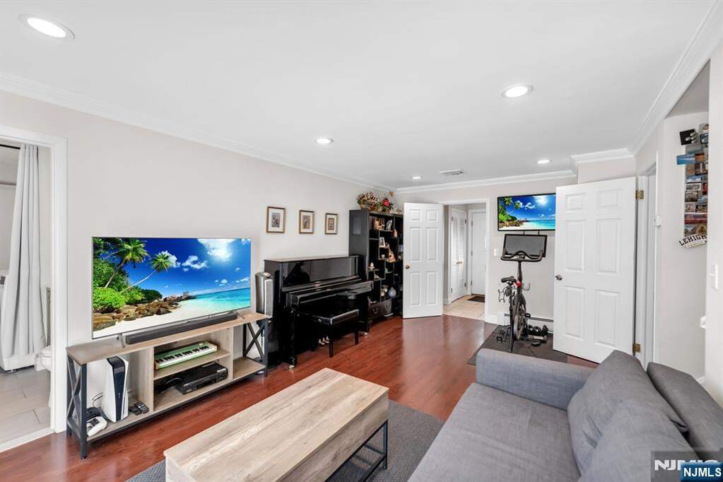 3 Bedroom Single Family Home/House's Image 29