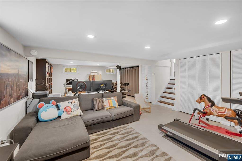 3 Bedroom Single Family Home/House's Image 32