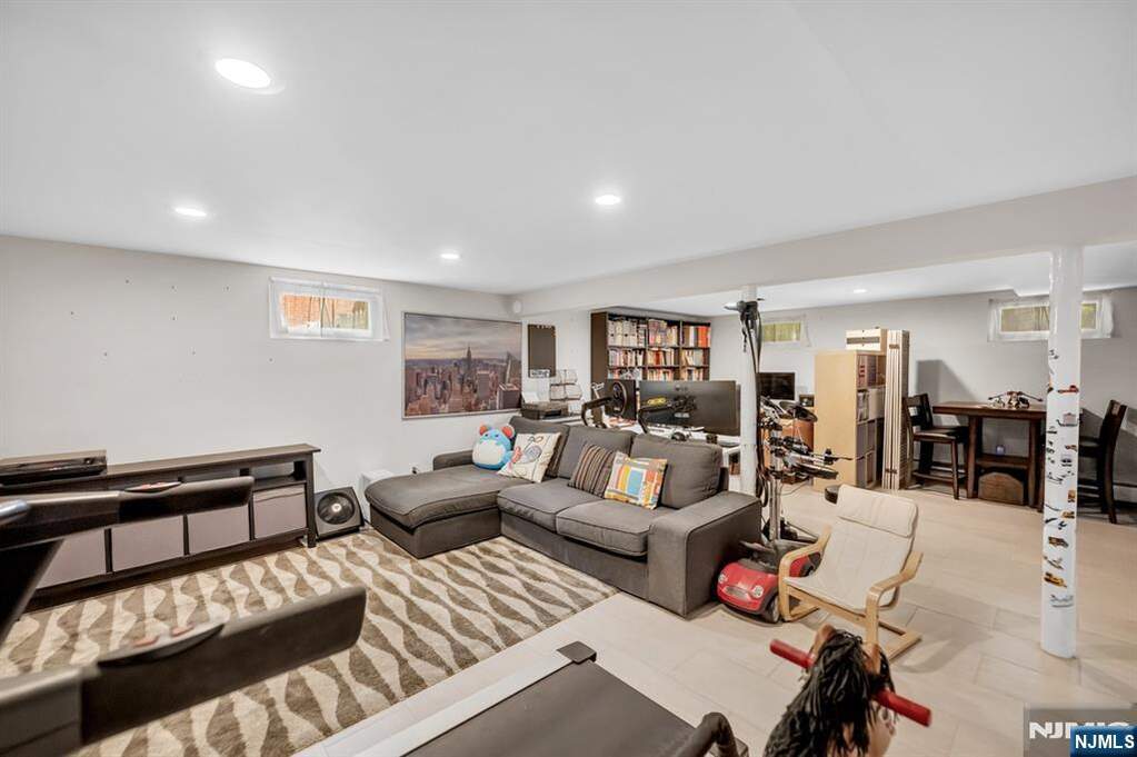 3 Bedroom Single Family Home/House's Image 33