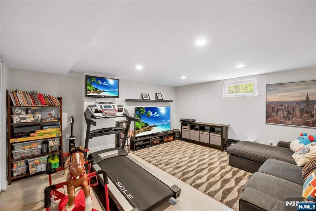 3 Bedroom Single Family Home/House's Image 34