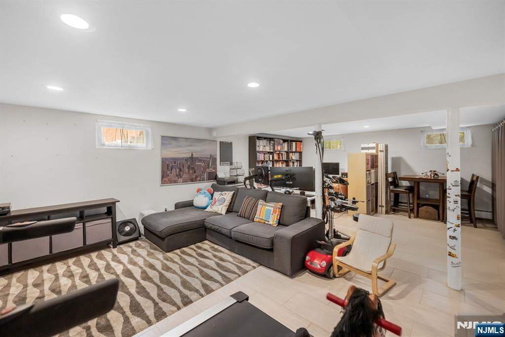 3 Bedroom Single Family Home/House's Image 35