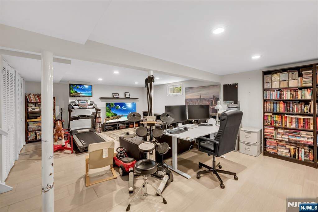 3 Bedroom Single Family Home/House's Image 36