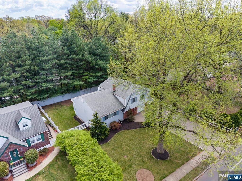 3 Bedroom Single Family Home/House's Image 38