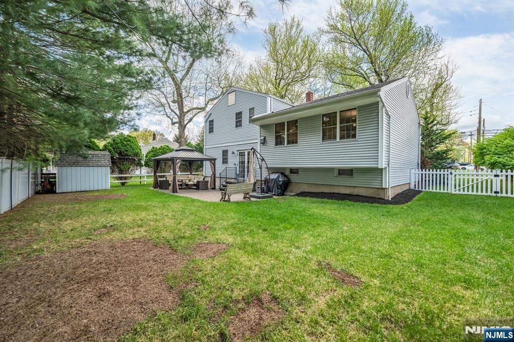 3 Bedroom Single Family Home/House's Image 40