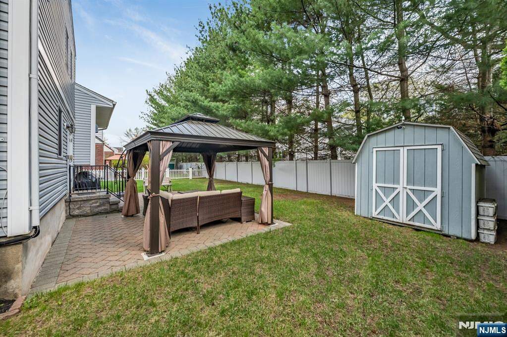 3 Bedroom Single Family Home/House's Image 42