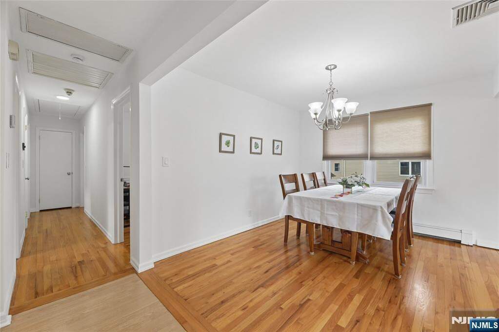4 Bedroom Single Family Home/House's Image 7