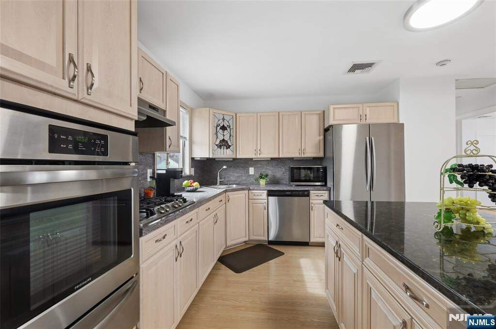 4 Bedroom Single Family Home/House's Image 9