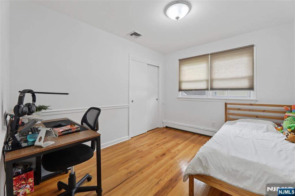 4 Bedroom Single Family Home/House's Image 14