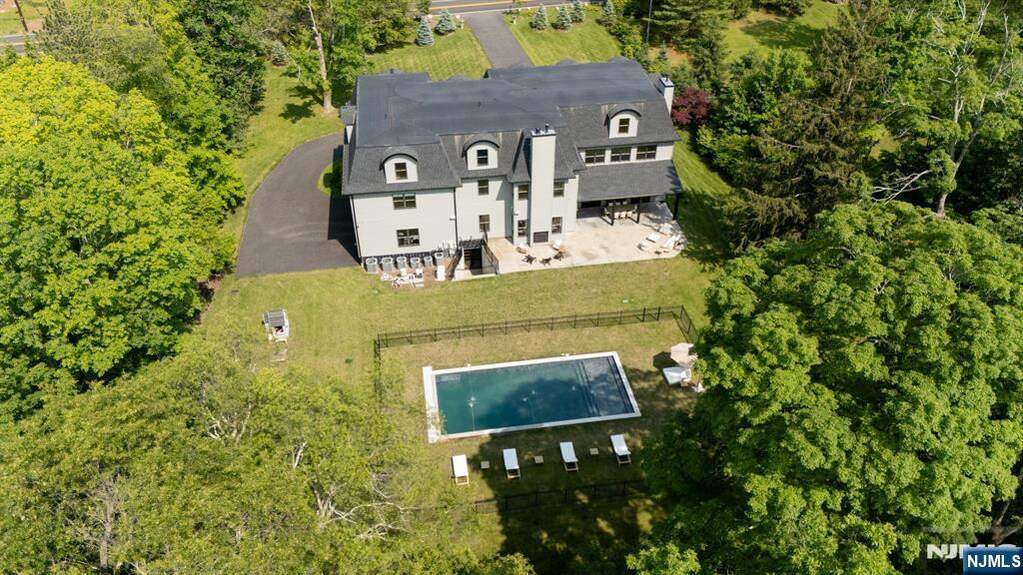 6 Bedroom Single Family Home/House's Image 44