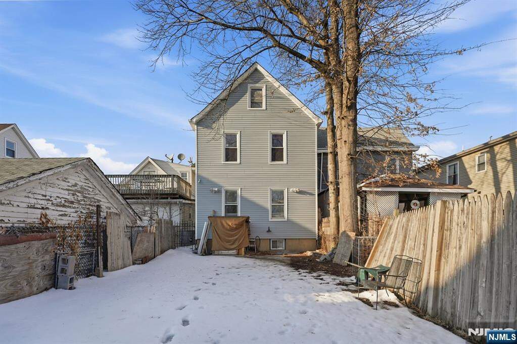 7 Bedroom Multi Unit's Image 7