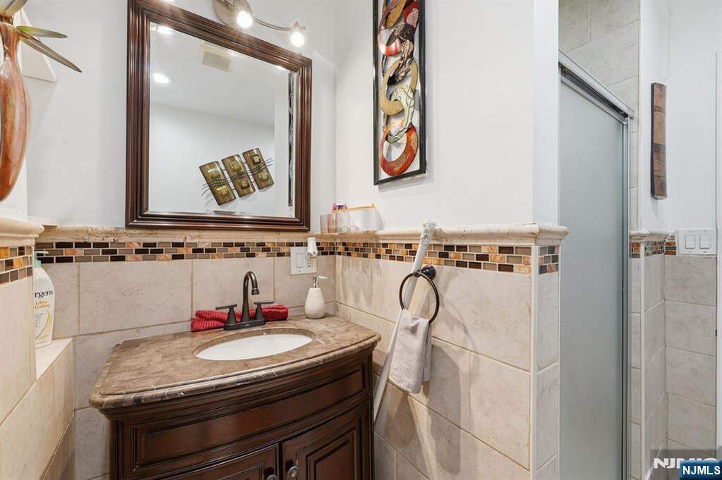 7 Bedroom Multi Unit's Image 8