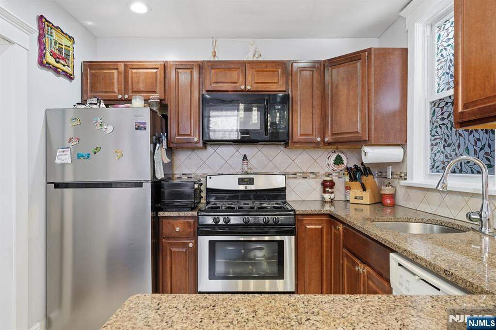 7 Bedroom Multi Unit's Image 9