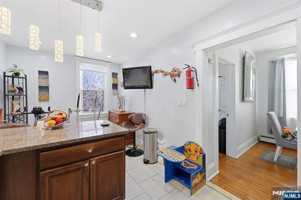 7 Bedroom Multi Unit's Image 11