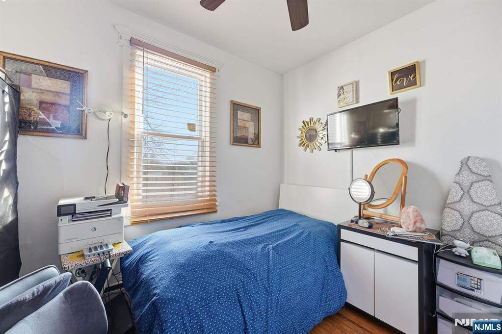 7 Bedroom Multi Unit's Image 13