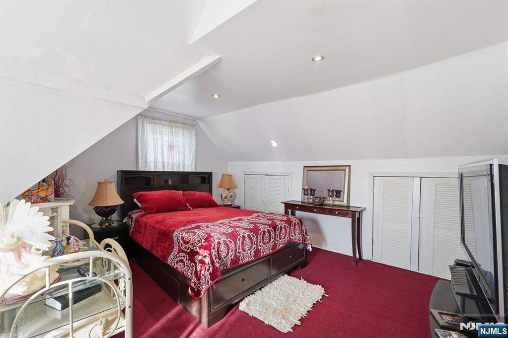 7 Bedroom Multi Unit's Image 15