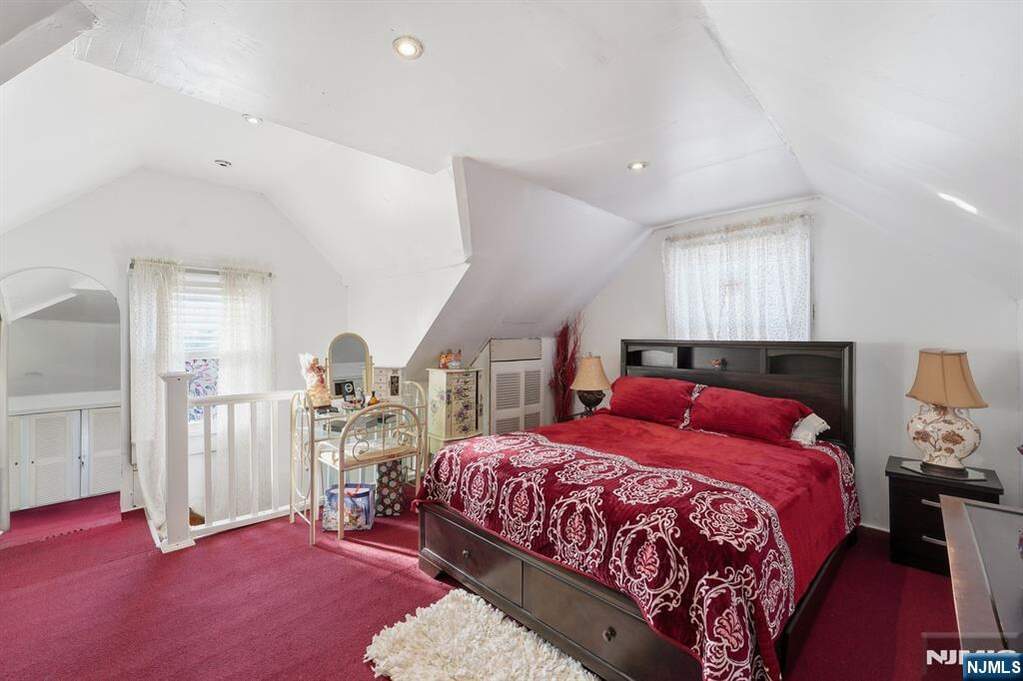 7 Bedroom Multi Unit's Image 16