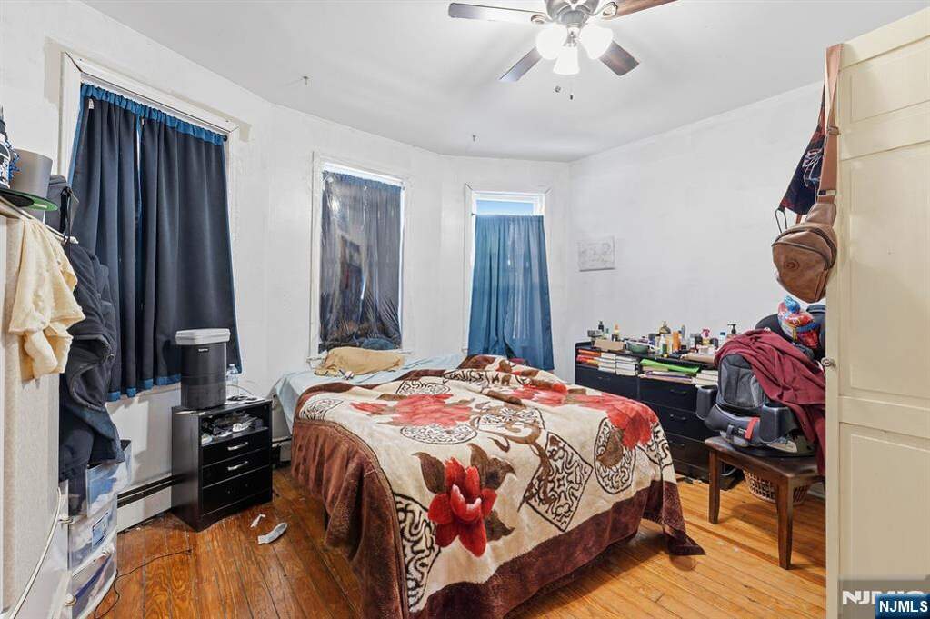 7 Bedroom Multi Unit's Image 17