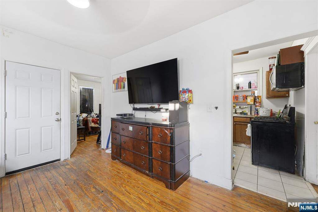 7 Bedroom Multi Unit's Image 25